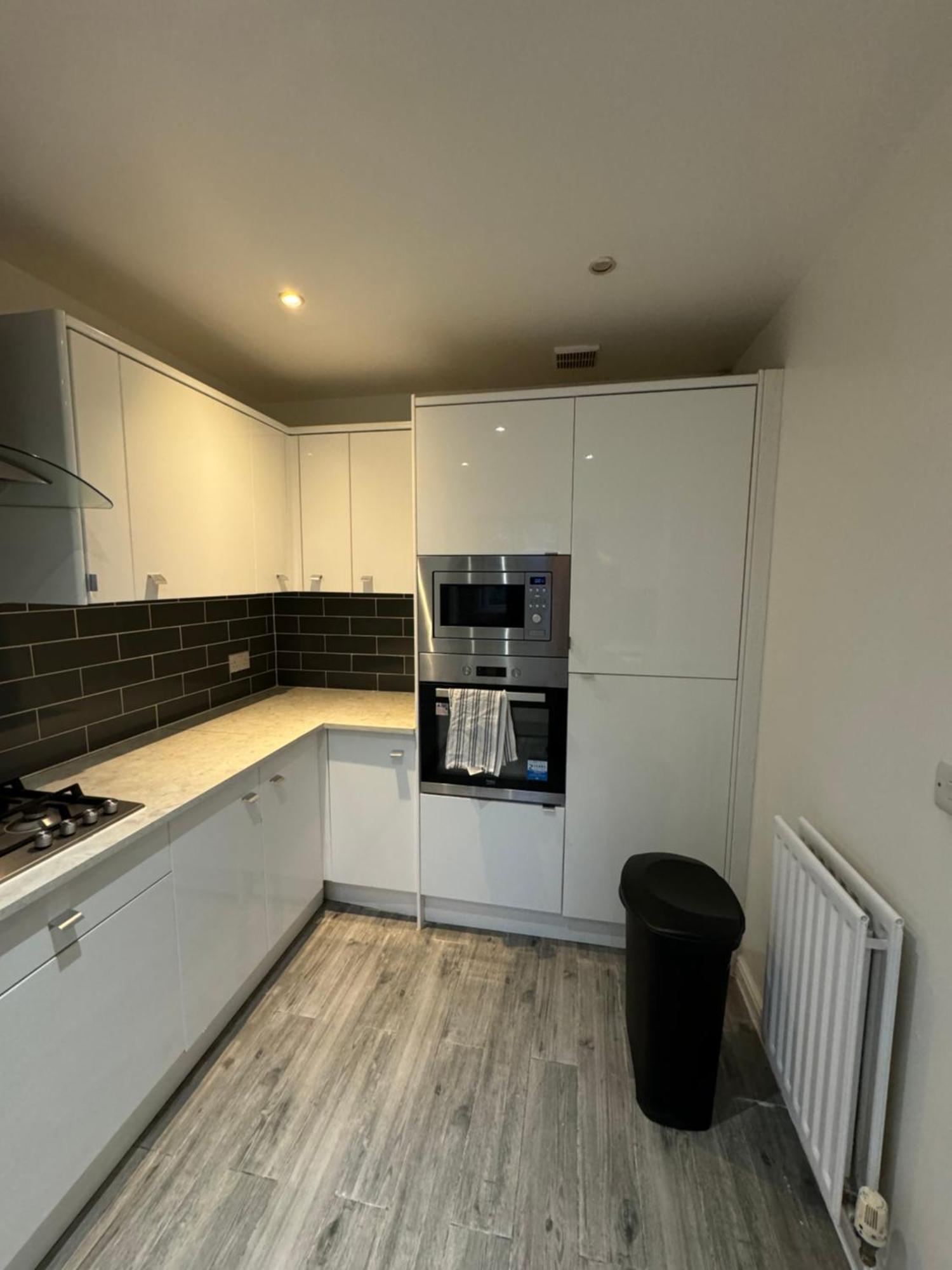 Spacious 3 Bedroom Home, With Private Driveway 5 Minutes From Excel Centre & Custom House Лондон Екстериор снимка