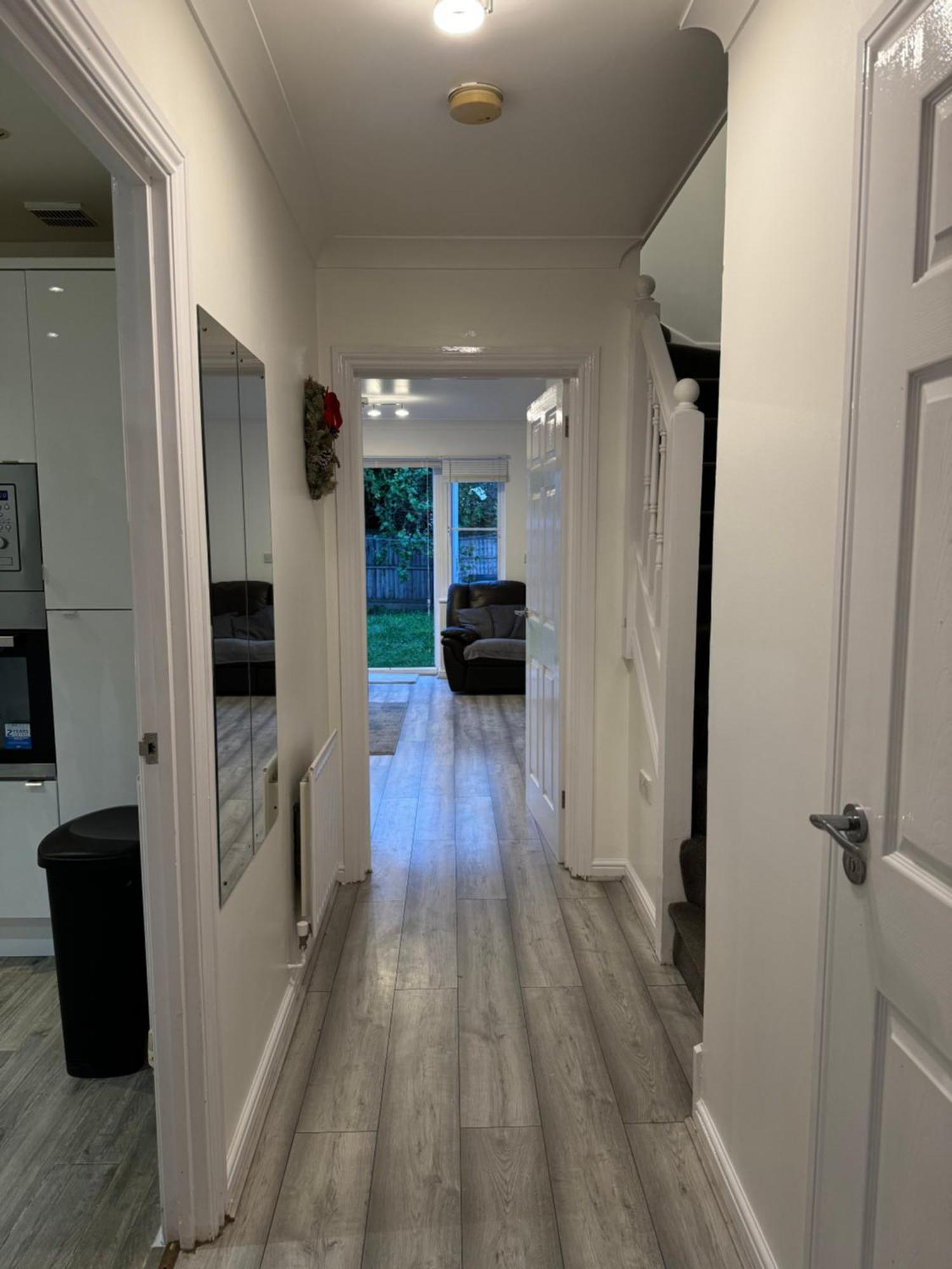 Spacious 3 Bedroom Home, With Private Driveway 5 Minutes From Excel Centre & Custom House Лондон Екстериор снимка