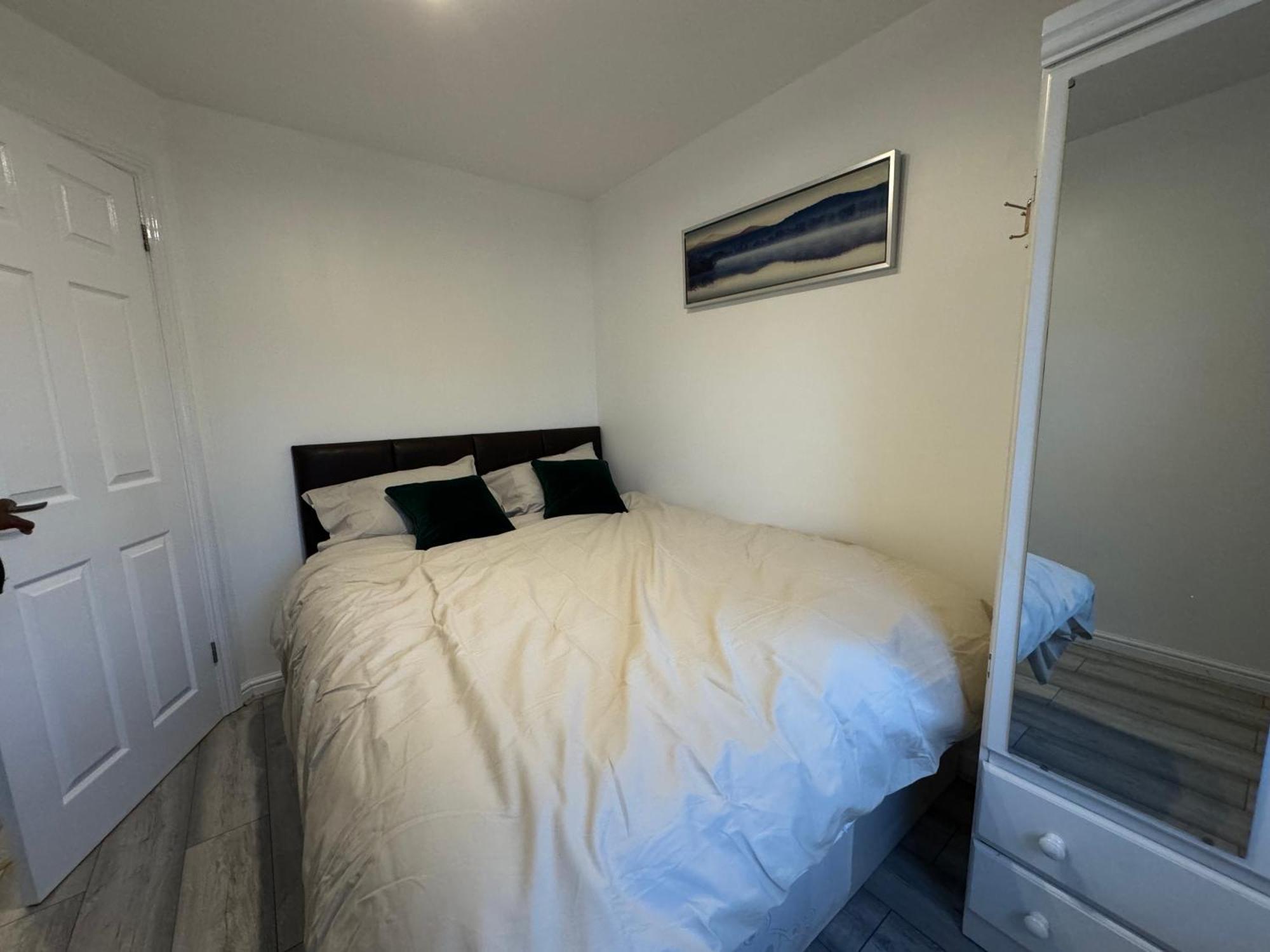 Spacious 3 Bedroom Home, With Private Driveway 5 Minutes From Excel Centre & Custom House Лондон Екстериор снимка