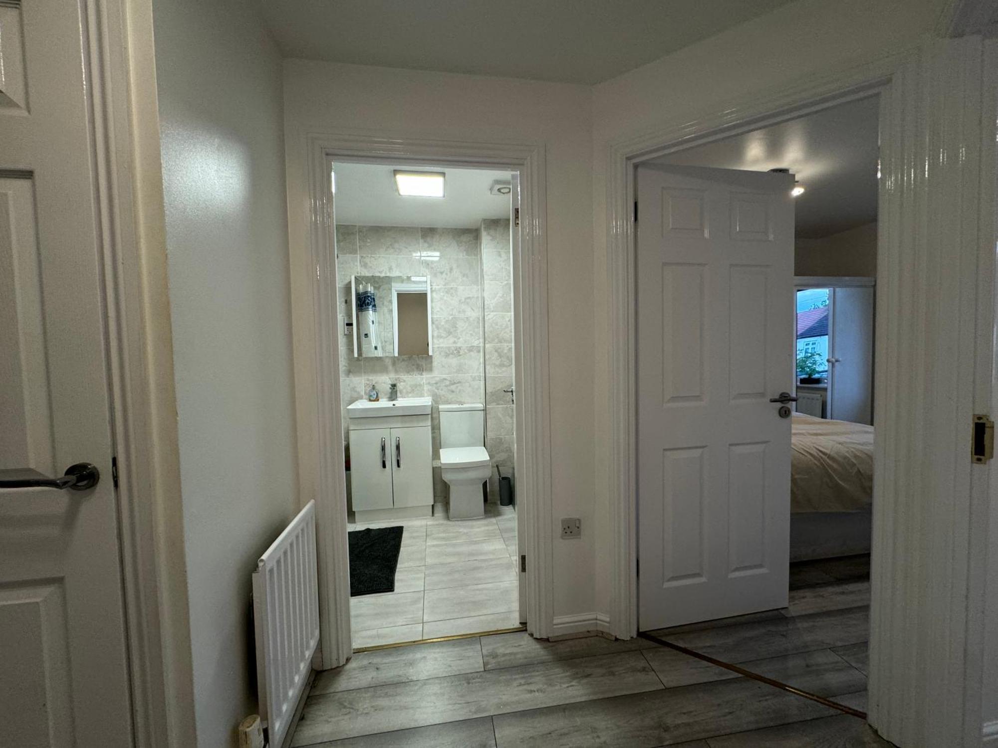 Spacious 3 Bedroom Home, With Private Driveway 5 Minutes From Excel Centre & Custom House Лондон Екстериор снимка