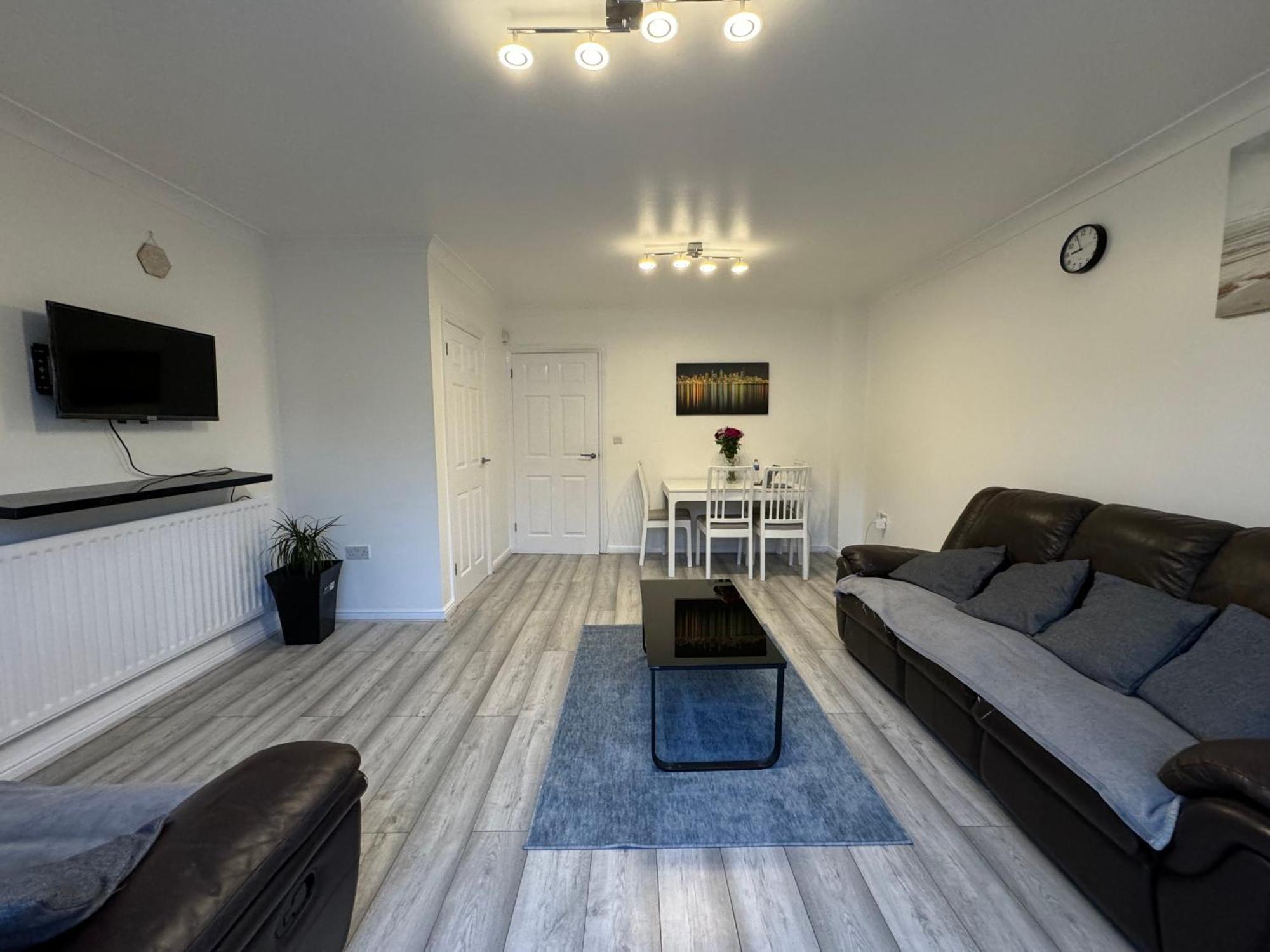 Spacious 3 Bedroom Home, With Private Driveway 5 Minutes From Excel Centre & Custom House Лондон Екстериор снимка