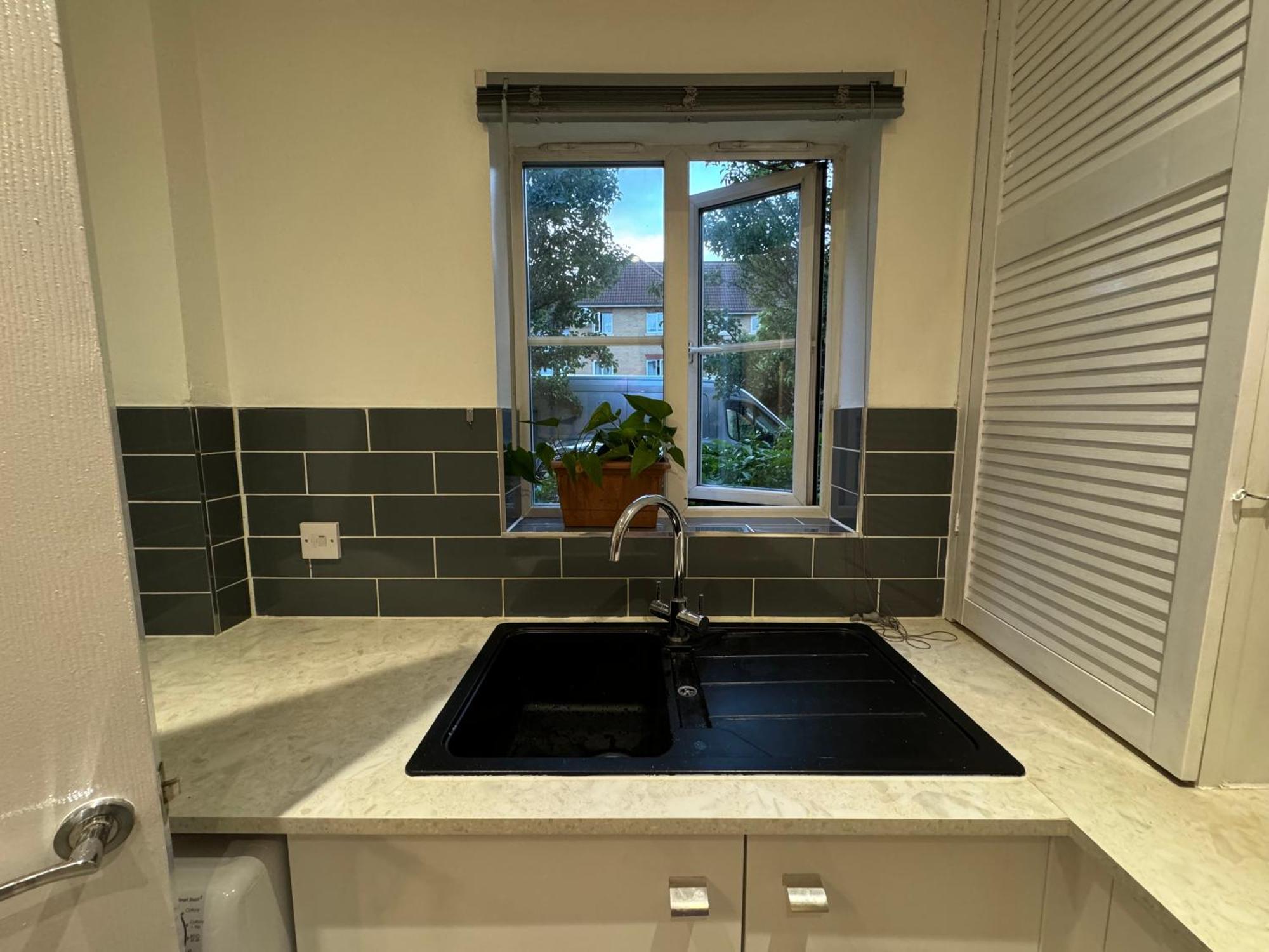 Spacious 3 Bedroom Home, With Private Driveway 5 Minutes From Excel Centre & Custom House Лондон Екстериор снимка
