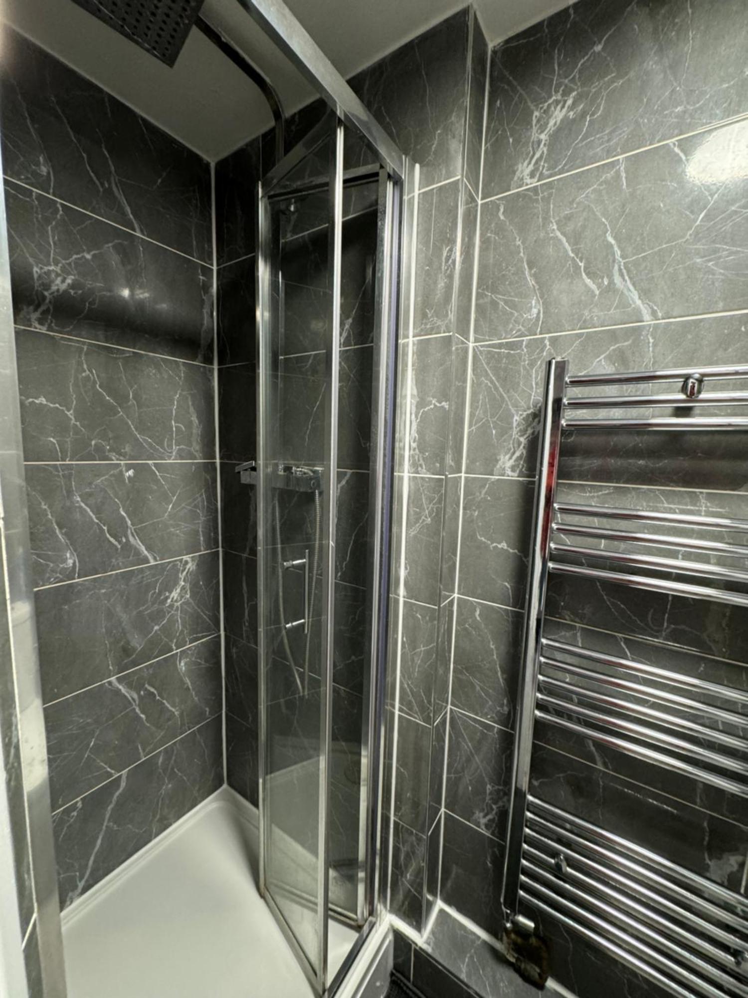 Spacious 3 Bedroom Home, With Private Driveway 5 Minutes From Excel Centre & Custom House Лондон Екстериор снимка